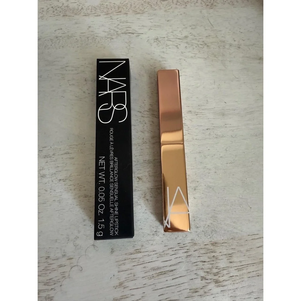 NARS Sensual Shine Lipstick Show Off